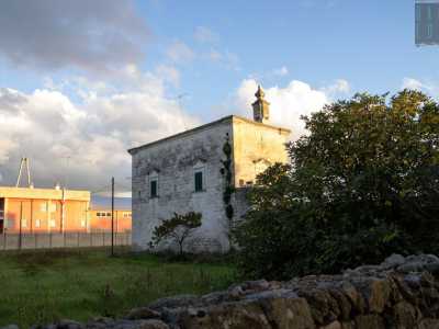LA parte pi� alta si contraddistingue per uno svettante pinnacolo bianco che spunta sull�ampio terrazzo